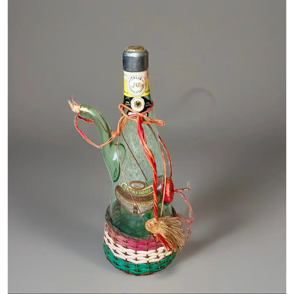 Vintage 1967 Mirafiore Chianti Bottle Decanter Italy Wicker Thumb Hole Spout